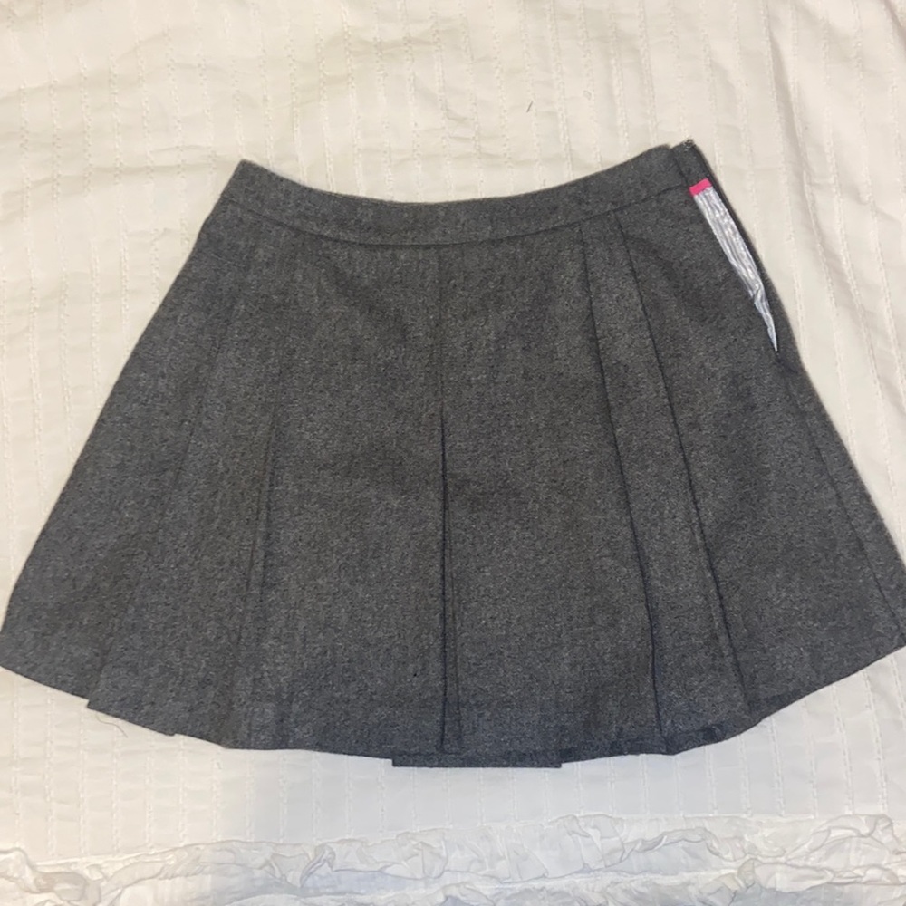 Vineyard Vines grey pleated mini skirt